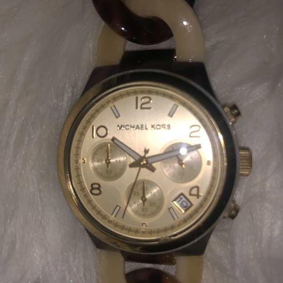 Michael Kors tortoise shell link ladies watch - Picture 4 of 4